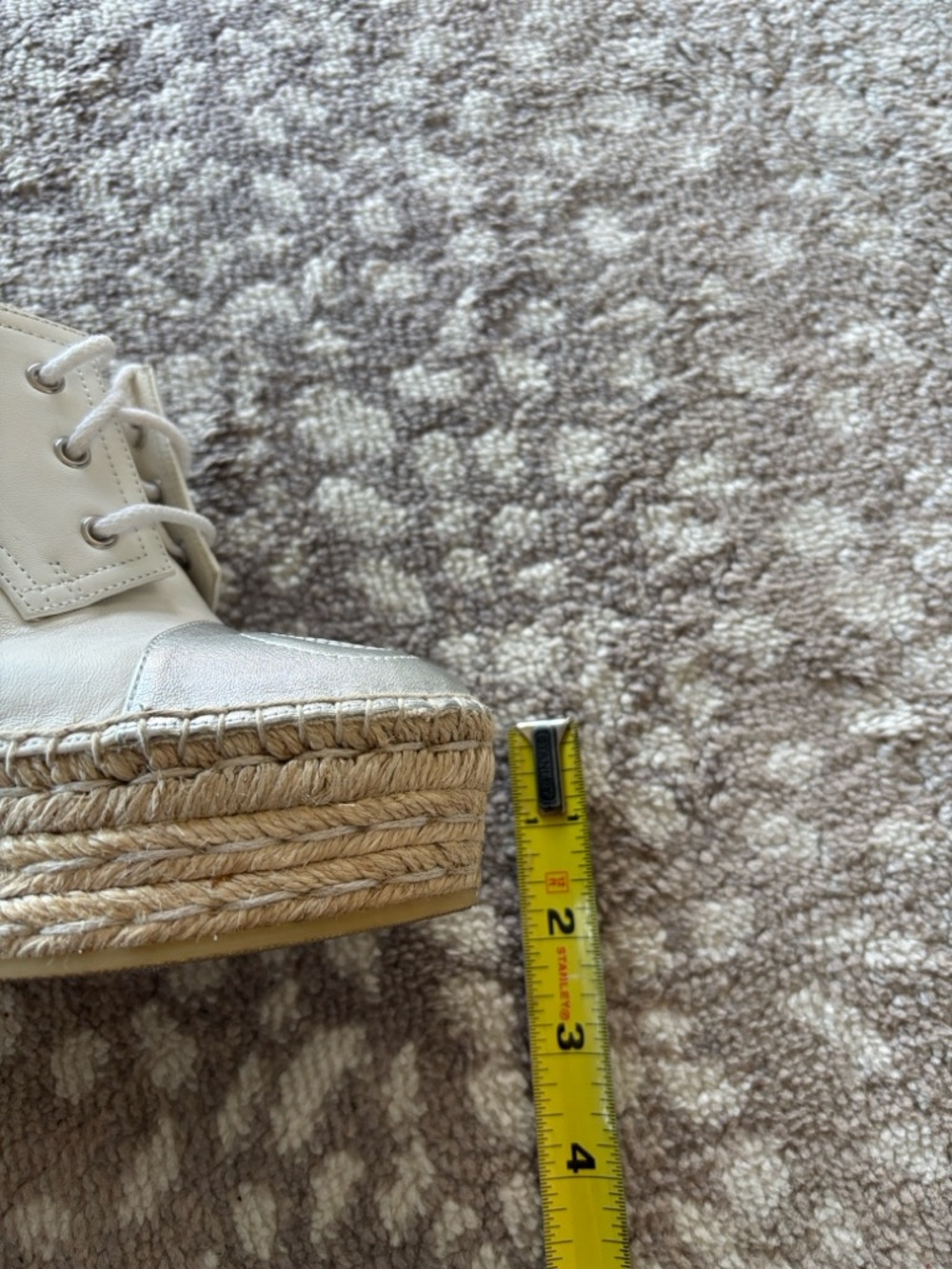 Sz 37.5 GUCCI Pilar White and Silver Espadrille Wedges GREAT condition - Picture 2 of 8